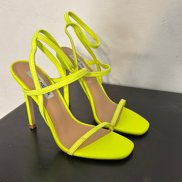Steve Madden Women's Neon Yellow Heels - Picture 1 of 2